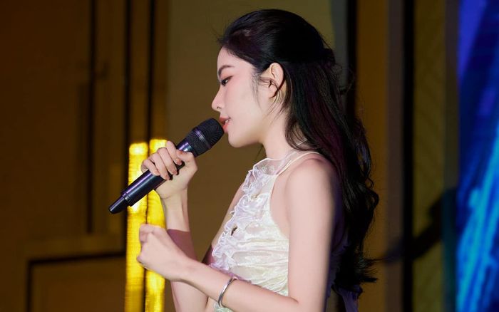 Nam Em than thở sự đánh đối khi làm nghệ thuật