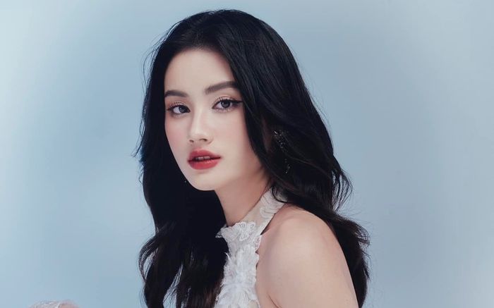 Người quen tiết lộ tính cách thật của Hoa hậu Ý Nhi khi về nước