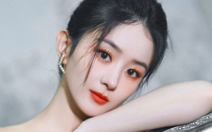 Triệu Lệ Dĩnh ghi thêm thành tích mới, chính thức hạ gục Lưu Diệc Phi và 'Kịch vương'