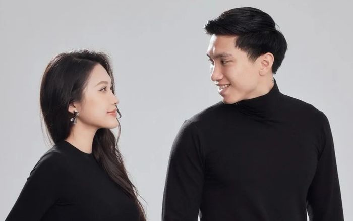 Vì sao sinh con tròn một tháng, Đoàn Văn Hậu và vợ mới thông báo tin vui?