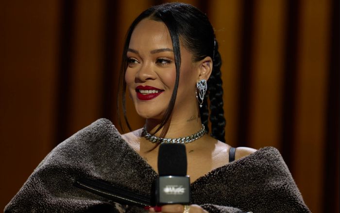 Rihanna tái xuất?