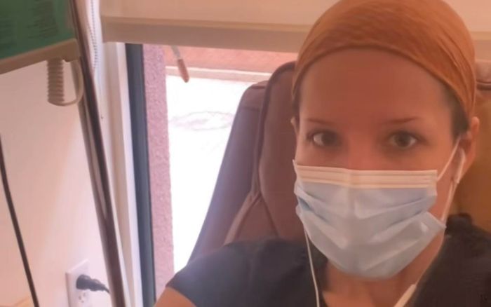 Nữ ca sĩ nổi tiếng thông báo bị bệnh ung thư máu: 'May mắn vì vẫn còn sống'