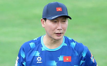 HLV Kim Sang Sik muốn ra mắt tốt hơn HLV Park Hang Seo