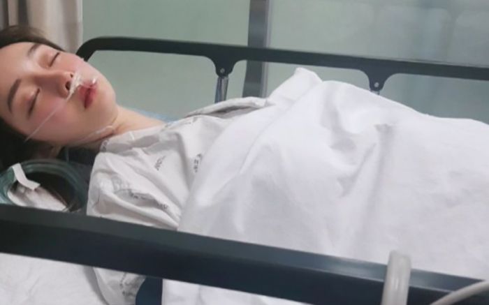 Nữ ca sĩ nổi tiếng nhập viện cấp cứu sau khi bị đề nghị truy tố