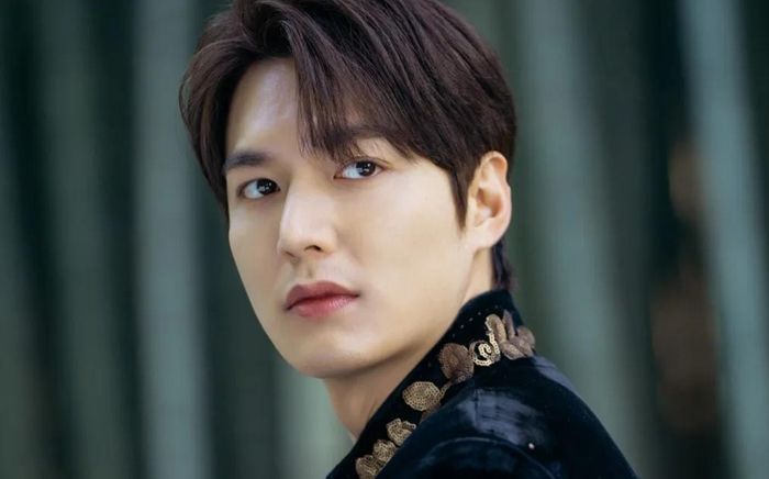 Lee Min Ho chốt ngày quan trọng với 'người yêu', đàng gái kém Jisoo BLACKPINK 1 tuổi