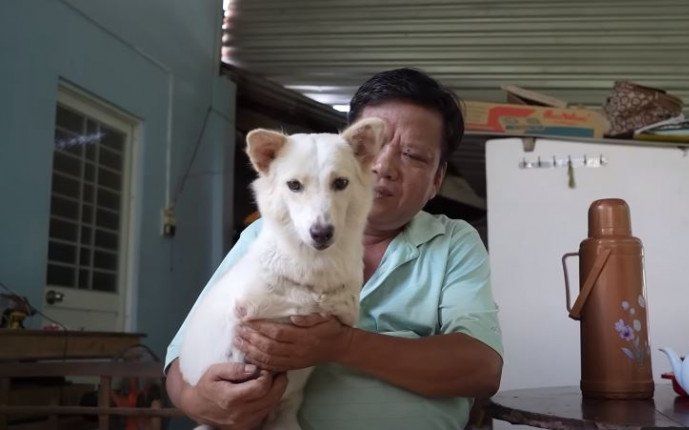 Cứu chú chó hai chân, 2 năm sau người đàn ông được 'trả ơn' bằng căn nhà