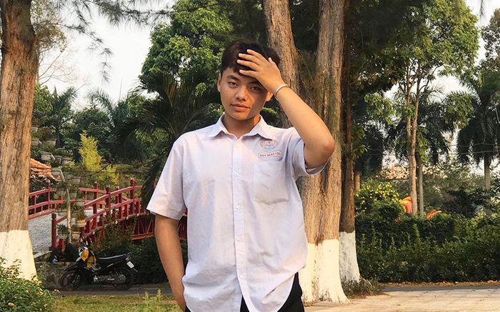 Nam sinh với cái tên 'nửa tây nửa ta', may mắn vận vào người khiến bố được khen nức nở