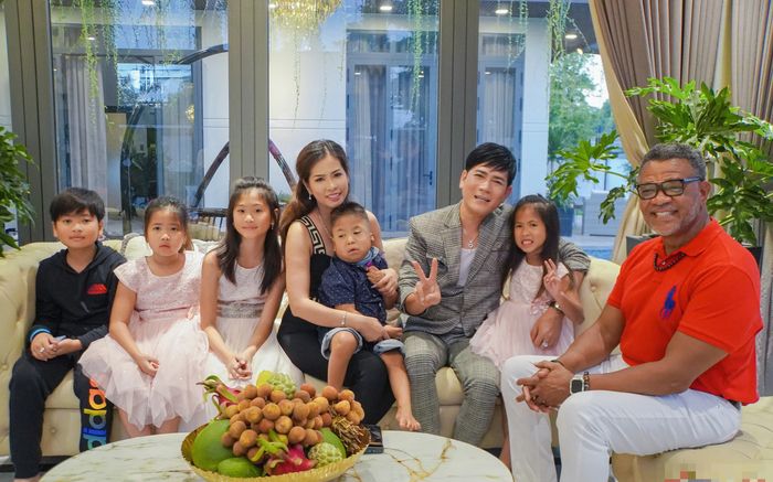 Con trai út của Quách Thành Danh từng chữa bệnh hết 40 tỷ, thở máy thở sức khỏe hiện tại ra sao?