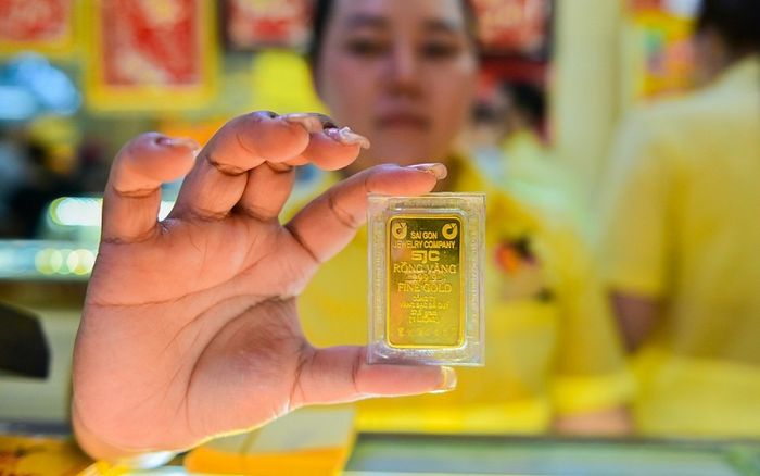 Giá vàng hôm nay (7/6): Vàng SJC giảm cực mạnh, người dân có nên mua vào?