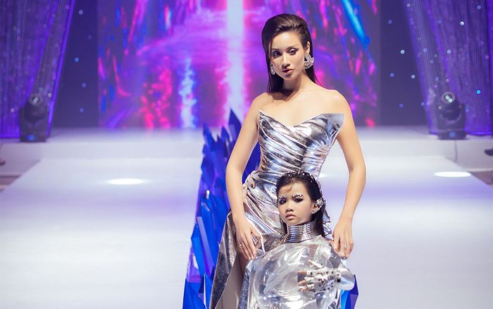 Lydie Vũ khoe chân dài trên sàn catwalk trước thềm sang Ba Lan