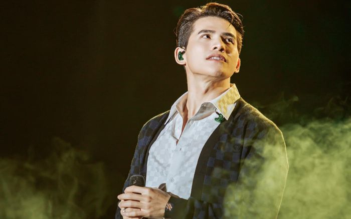 Khán giả ẵm con yêu cầu hát nhạc thiếu nhi, Quốc Thiên phản ứng ra sao?