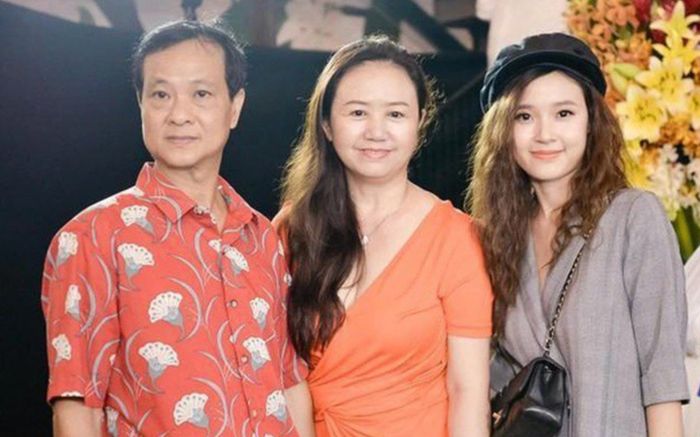 Mẹ ruột Midu đẹp 'không tuổi', nhan sắc thời trẻ tựa hoa hậu