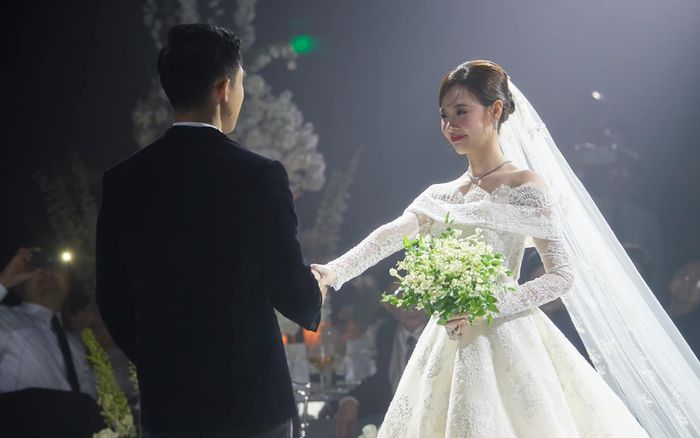 Hai mỹ nhân tranh hoa cưới tại đám cưới Midu