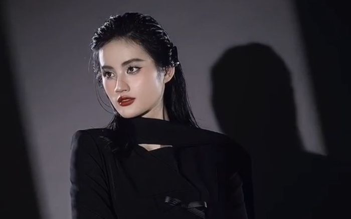 Hoa hậu Ý Nhi quyền lực trong thiết kế kín bưng, che kín dáng