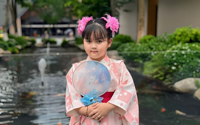 Lệ Quyên hiếm hoi cho con gái lên sóng, ái nữ được khen đẹp giống mẹ