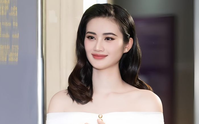 Hoa hậu Ý Nhi xinh đẹp ngay từ nhỏ?