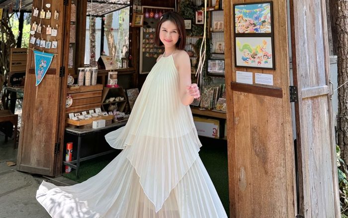 Nhan sắc Hương Giang khi mang bầu