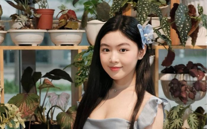 Con gái Quyền Linh hiếm hoi mặc hở, phồn thực không thua ai!