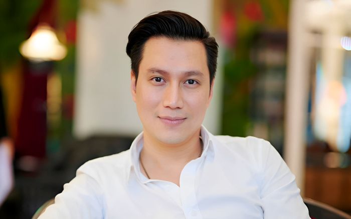 Việt Anh viết tâm thư, báo tin mừng cùng 'bạn gái' kém tuổi