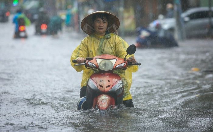 Chiều nay (12/7), TP.HCM đón mưa lớn