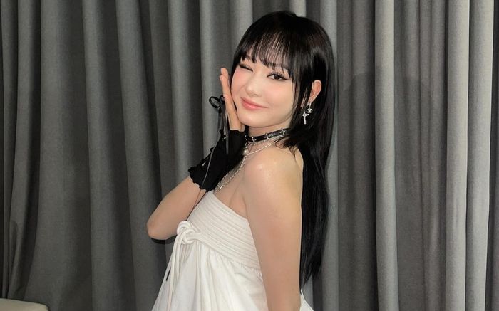 Hiền Hồ diện áo rộng, bất ngờ khoe 'tin vui'