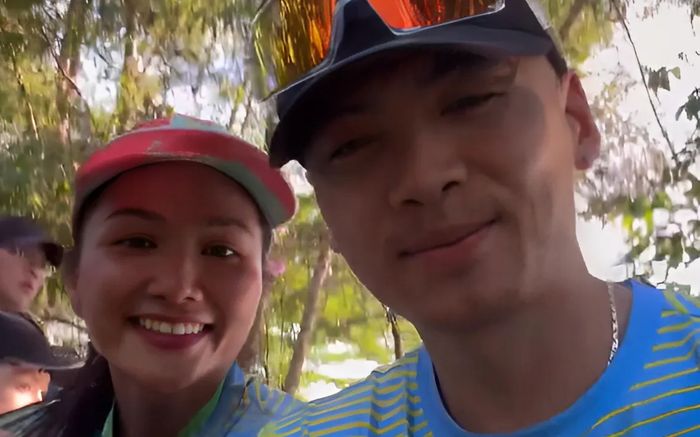 H'Hen Niê khoe khoảnh khắc ôm ấp bạn trai cùng ngắm mưa