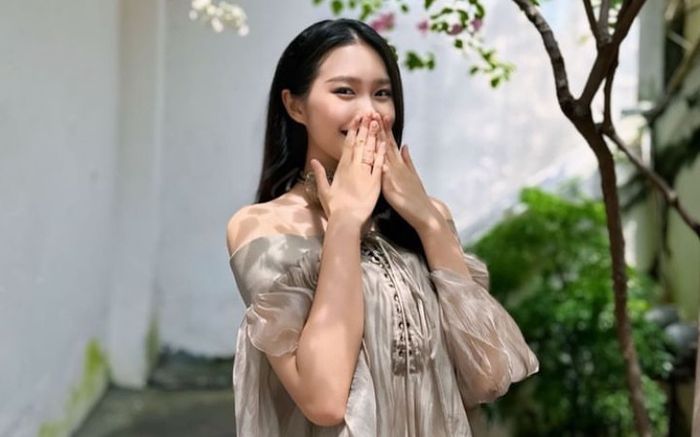 Vợ Đoàn Văn Hậu giấu dáng hậu sinh con đầu lòng