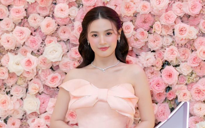 Midu diện đi diện lại túi hiệu giá hơn 100 triệu đồng