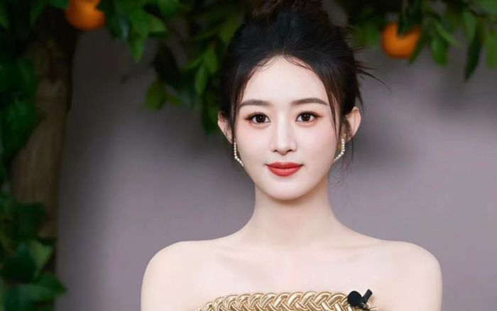 Triệu Lệ Dĩnh cắt phăng mái tóc dài, lộ tình trạng đáng báo động khiến fan lo lắng