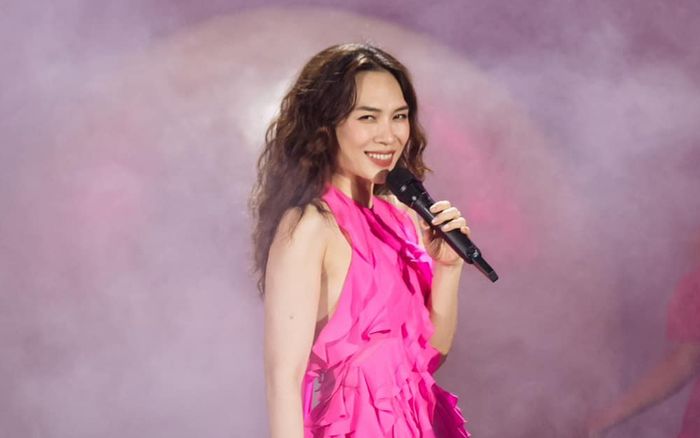 Mỹ Tâm tương tác với 'tình tin đồn' một thời trong liveshow khiến người hâm mộ rần rần