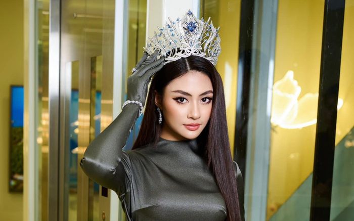 Cận cảnh vẻ đẹp vô thực của Miss Cosmo Xuân Hạnh sau 7 tháng đăng quang
