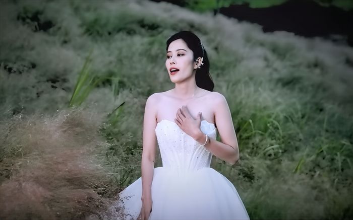 Nam Em công bố 'đứa con tinh thần': Ẩn ý quà tặng cuộc sống hay trái đắng cuộc đời