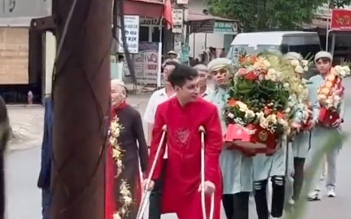 Đám hỏi 'vượt ngàn chông gai', chú rể chống nạn đi hỏi vợ và cái kết bất ngờ