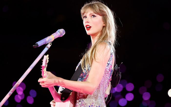 Taylor Swift 'vượt mặt' Beyoncé và SZA