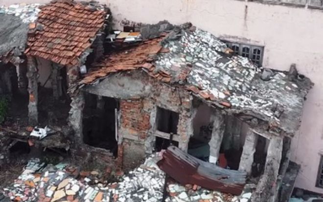 Ngôi nhà kỳ quái nằm trên mảnh đất trị giá hàng chục tỷ, hàng xóm nơm nớp lo sợ