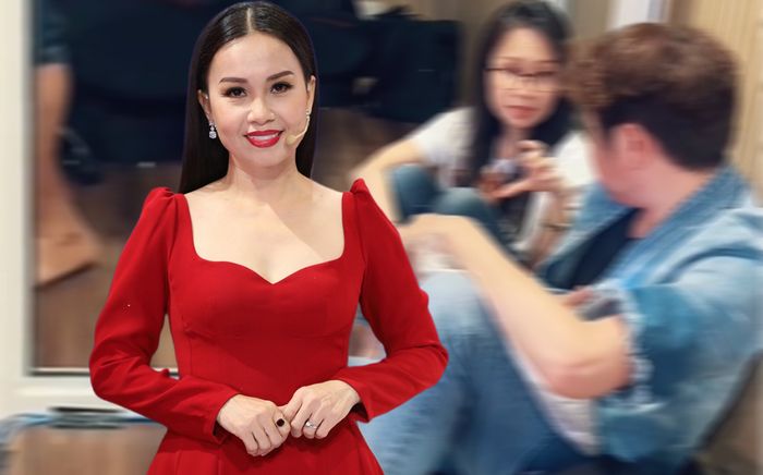 Cẩm Ly ngồi bệt dưới đất, 'tám chuyện' quên lối về cùng một đồng nghiệp thân thiết