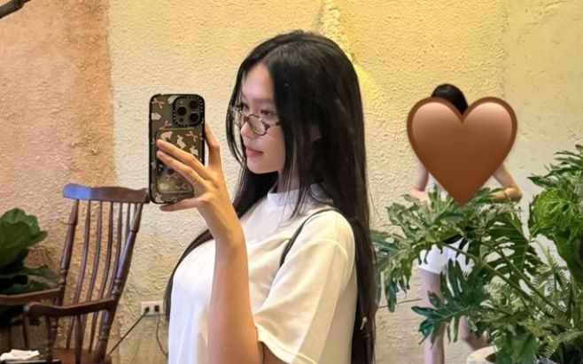 Vợ Đoàn Văn Hậu diện đi diện lại túi hiệu, giá bán gây choáng