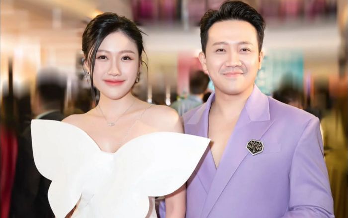 Vẻ điển trai của nam thần úp mở chuyện hẹn hò với em gái Trấn Thành