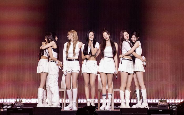 Chiquita bật khóc khi đang hát, thành viên BABYMONSTER liền ra tay giúp đỡ