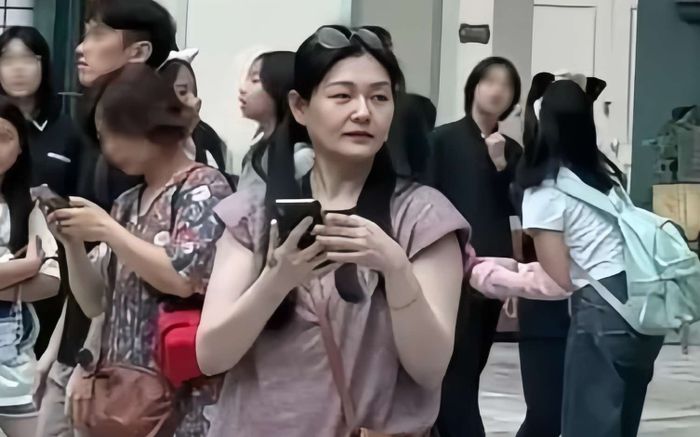 Bắt gặp nữ diễn viên hạng A trên phố: Nhan sắc gây thất vọng, ở ẩn sống nhờ tiền của chồng cũ?