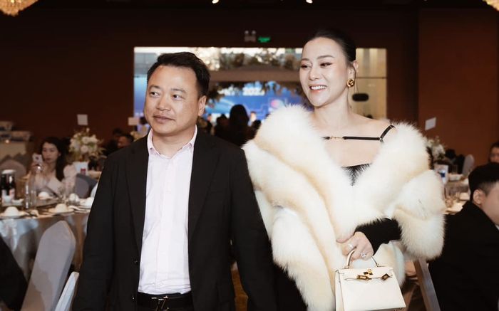 Hai người đẹp bị gắn mác 'tiểu tam' của Shark Bình