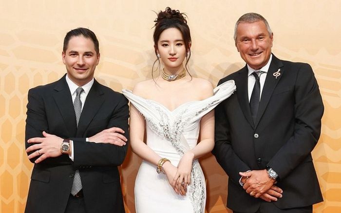 Lưu Diệc Phi được nhà mốt quốc tế cưng đến cỡ nào?