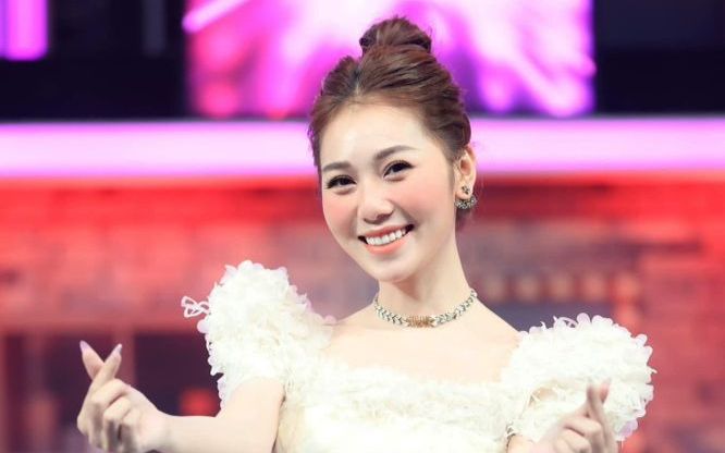 Hoàng Kim Chi: Sắc vóc chuẩn Hoa hậu nhưng hình ảnh ngoài đời thực lại gây tranh cãi