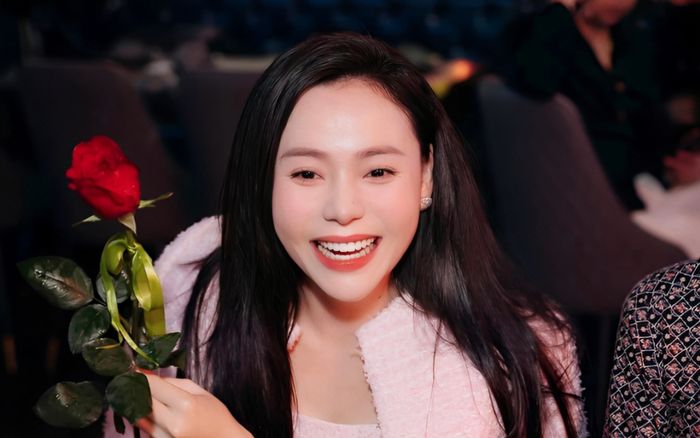 Mỹ nhân phim Việt giờ vàng báo tin săn Rồng con thành công sau 9 năm chờ đợi, khán giả vỡ òa chúc mừng