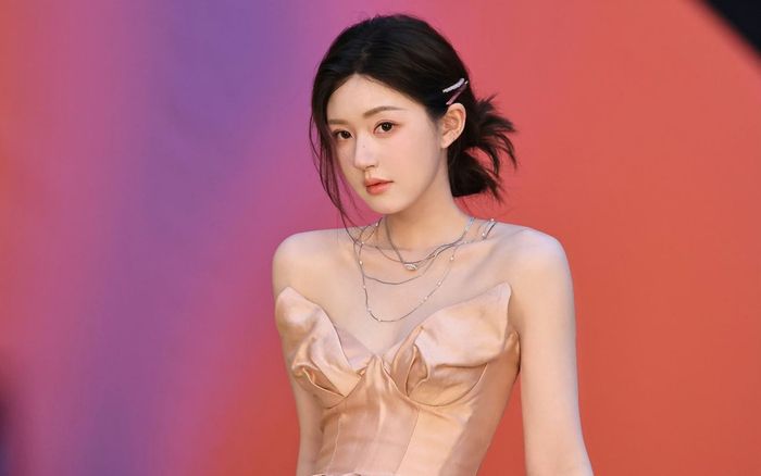 Xây dựng hình tượng mới, Triệu Lộ Tư bị chê "dầu mỡ"