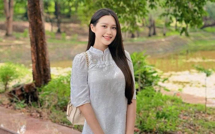 Vợ Đoàn Văn Hậu tiết lộ số cân chuẩn 'gái một con trông mòn con mắt'