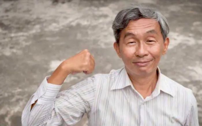 Cụ ông 68 tuổi bị chỉ trích vì tuyển vợ khắt khe, không được tiêu tiền, nghe lời chồng tuyệt đối