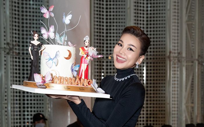 Động thái của Thanh Hằng trong ngày đặc biệt