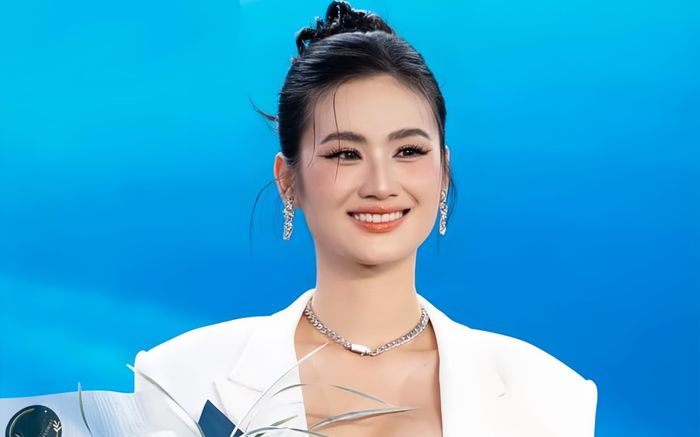 Hạnh phúc muộn của Hoa hậu Ý Nhi