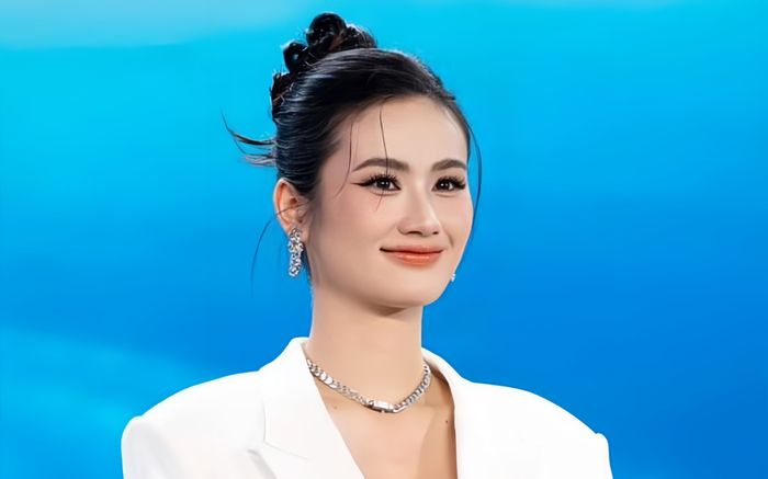 Người kế nhiệm Hoa hậu Ý Nhi có vẻ ngoài xinh đẹp